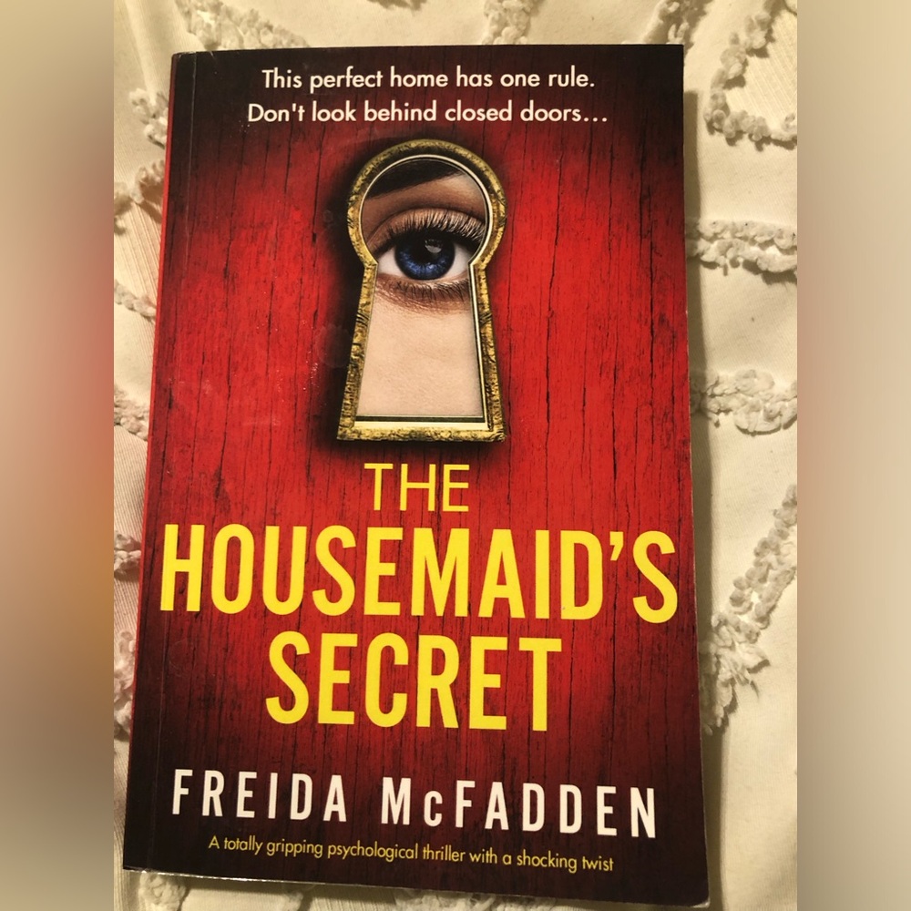 The Housemaid's Secret - by Freida McFadden Red Cover